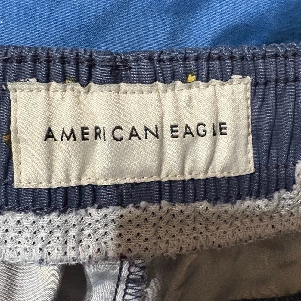 American Eagle Board Shorts Men’s Medium‎ Blue with Banana print drawstring